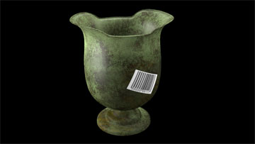 Objet vase en bronze